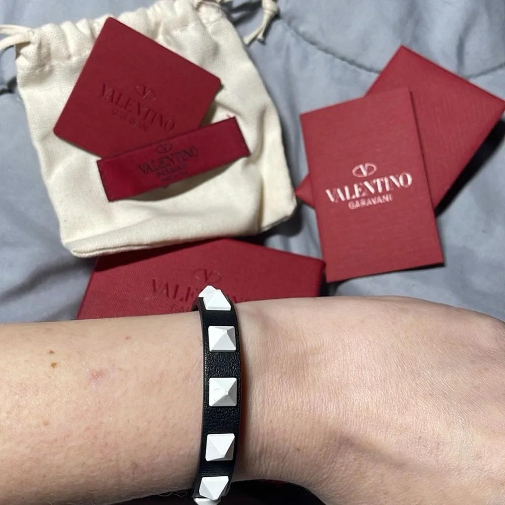 Sale 🔥 Valentino Garavani Black and White Rock Studded.Bracelet. Very Rare - Picture 6 of 9